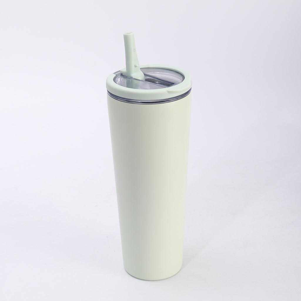 Packshot solo d'un gobelet conique vert d'eau, couvercle silicone et paille assortis, fond blanc très propre.