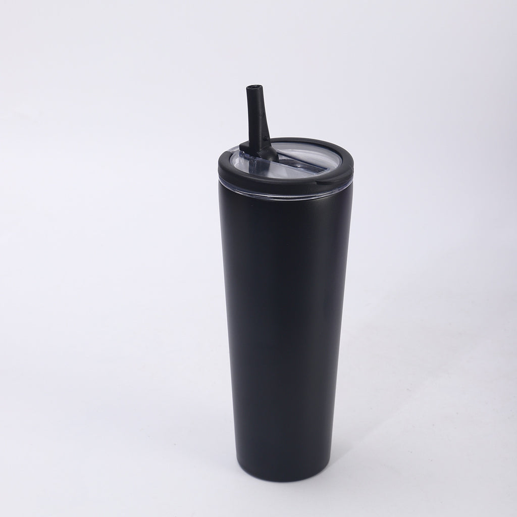 Packshot solo d'un gobelet conique noir mat, couvercle à clapet transparent cerclé noir et paille noire.