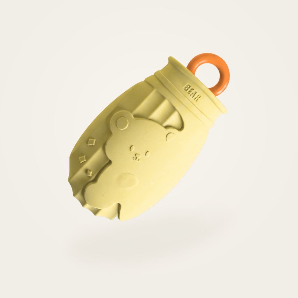 Bouillotte à eau jaune, motif ours en relief, fond crème
