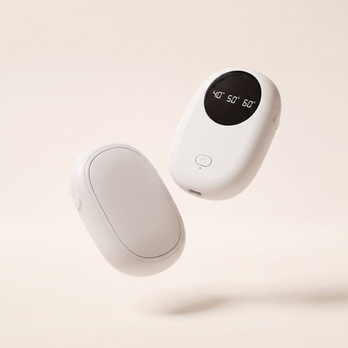 Chauffe-mains de poche blanc en deux modules, écran de réglage allumé, fond crème