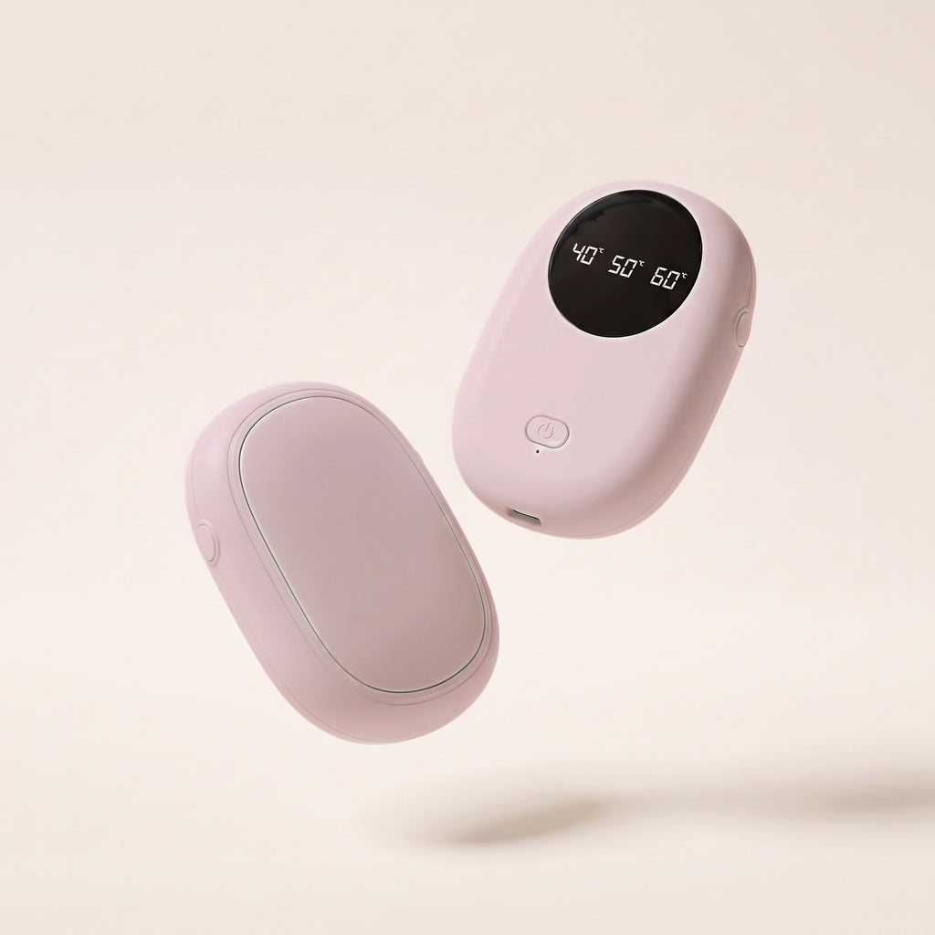 Chauffe-mains de poche rose en deux modules, écran de réglage allumé, fond crème