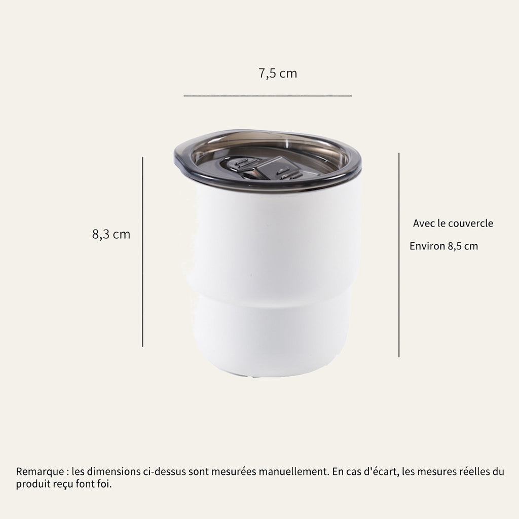 Fiche de cotes en français de la tasse isotherme galbée 235 ml, coloris blanc ivoire, fond crème